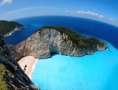 Βίντεο: Η στιγμή αποκόλλησης του βράχου στο Ναυάγιο της Ζακύνθου (upd)